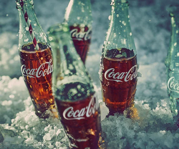 Logo depois do suco de laranja está uma bebida bem comum em festas, bares e restaurantes: o refrigerante com cola. Em sexto lugar também estão os refris, mas com zero açúcar.