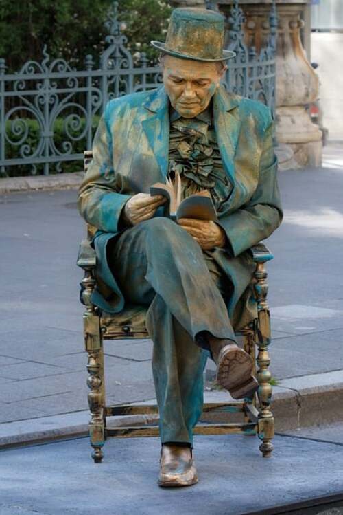 Assim como Dick van Dyke, diversos atores e atrizes já passaram dos 90 anos. Alguns se aposentaram, enquanto outros continuam em atividade. Veja a lista. 