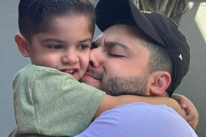 A decisão de Murilo Ruff foi massacrada por fãs da cantora nas redes sociais. Muitos seguidores citaram o fato de que o sertanejo continua mantendo contado constante com Léo.