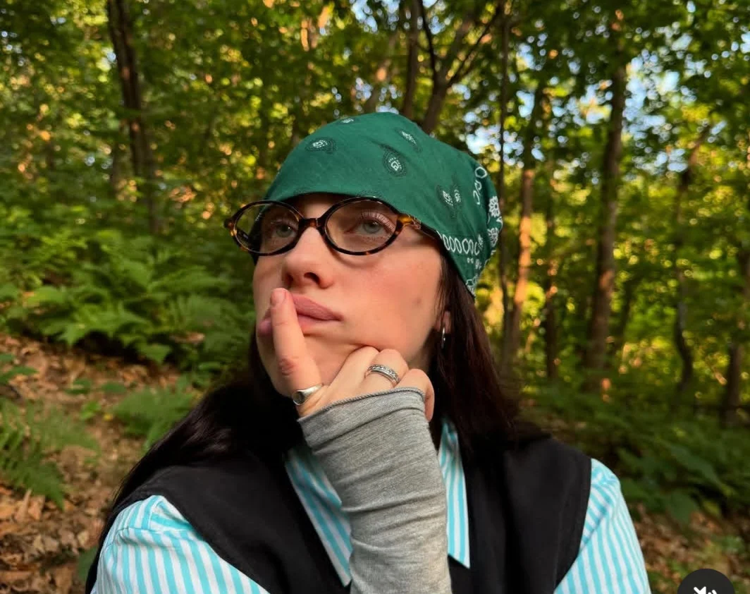 A cantora Billie Eilish revelou recentemente em entrevista num podcast que já levou um 