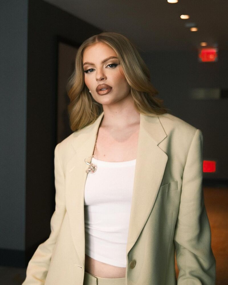 Assim como Mariah Carey e Shawn Mendes, Luísa Sonza também se apresentará no Rock in Rio. Ela irá abrir as apresentações do Palco Mundo, em 22/9/2024, último dia do festival. 