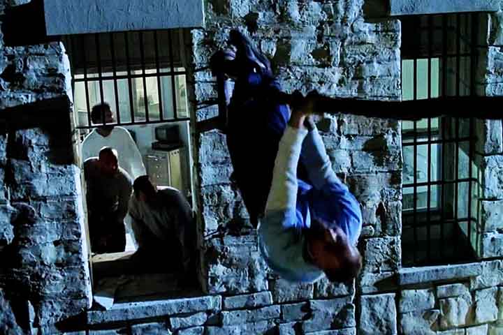 Mesmo após seu encerramento, Prison Break continua a atrair novos públicos, graças à sua disponibilidade em plataformas de streaming (Netflix e Disney +, atualmente). A série se tornou um marco cultural e permanece como referência entre histórias que exploram planos de fuga, conspirações e laços familiares intensos.