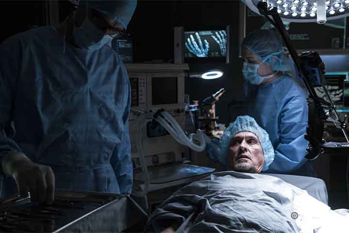 Um dos grandes méritos de Prison Break está na sua capacidade de equilibrar ação e emoção. A série não se limita ao espetáculo visual, mas se apoia em dilemas morais e decisões difíceis que os personagens precisam tomar.