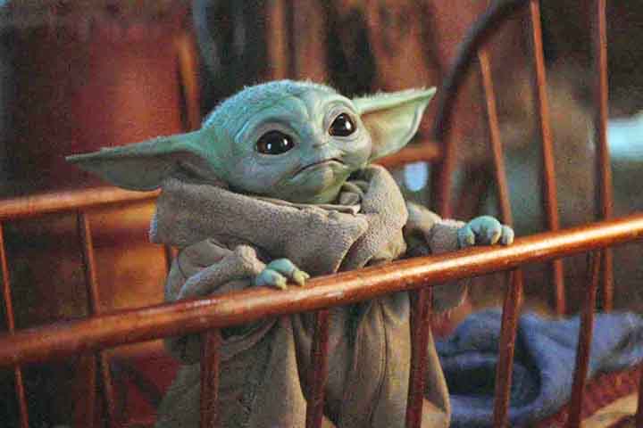 A escolha por narrativas episódicas, recheadas de ação e com atmosfera de velho oeste espacial, conquistou tanto os fãs antigos quanto uma nova geração. A presença de Grogu - apelidado de Baby Yoda - se tornou um fenômeno cultural e ajudou a impulsionar a popularidade da série ao redor do mundo.