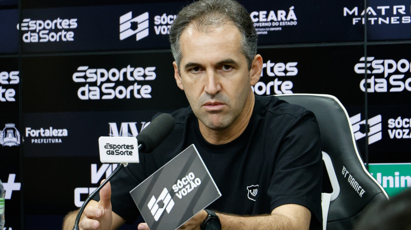 A expulsão aconteceu 10 minutos após o meia ser alçado a campo