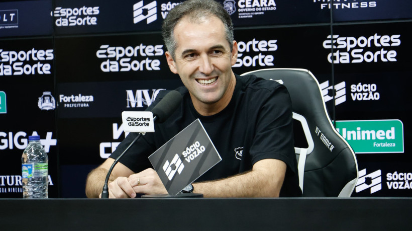 Léo Condé em entrevista coletiva no Ceará
