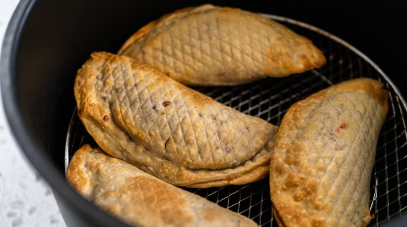 Pastel de carne moída com azeitona (Imagem: Arina P Habich | Shutterstock)