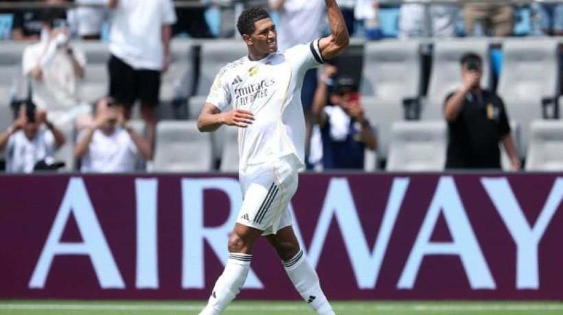 Meia joga com dores desde 2023, decide operar o ombro, e deve perder rodadas importantes do Campeonato Espanhol e da Champions
