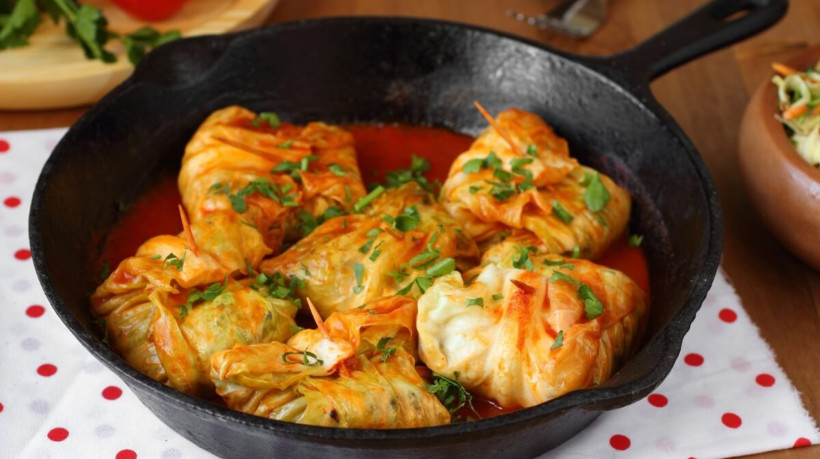 Charuto de repolho com carne moída (Imagem: Elena Veselova | Shutterstock)