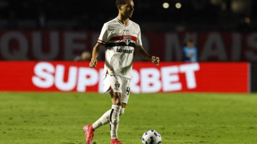 Jovem meia, de apenas 20 anos, está em negociações com o CKSA, da Rússia, por 6 milhões de euros (cerca de R$ 38 milhões)