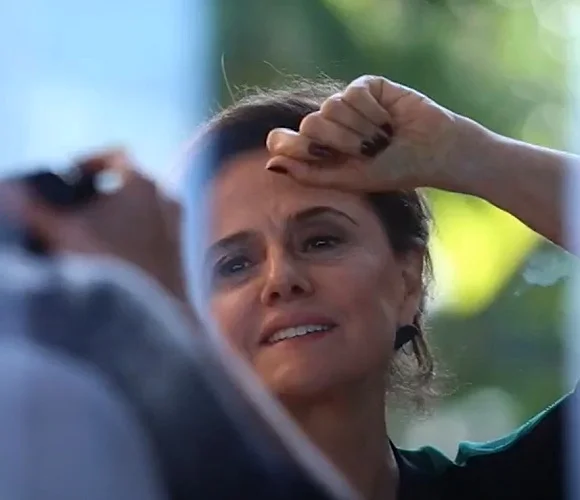 Sua trajetória é marcada por contribuições significativas à cultura brasileira, tanto em suas interpretações memoráveis quanto em seu papel como uma defensora das artes.