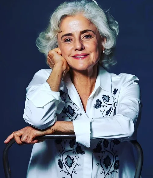 Marieta Severo é uma das atrizes mais renomadas do Brasil e completou 78 anos no dia 2/11/2024. Conheça, então, um pouco mais sobre a vida e carreira de uma das mais reconhecidas atrizes da televisão brasileira.