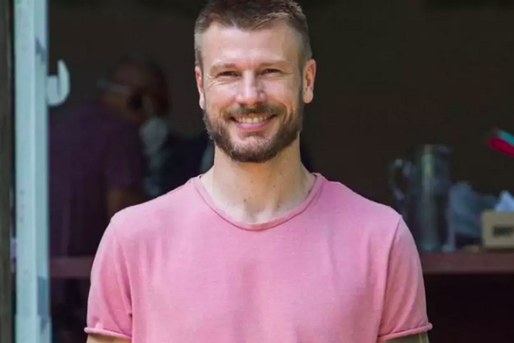 Nascido em 14 de março de 1980, em Florianópolis, Santa Catarina, ele iniciou sua carreira como modelo, trabalhando para grandes marcas e desfilando em passarelas nacionais e internacionais. 