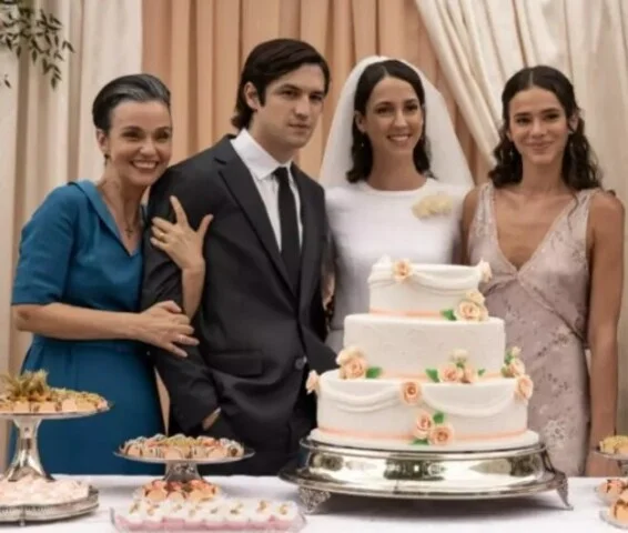 As gravações de “Véspera” terminaram e a produção divulgou a primeira imagem oficial. Porém, não há ainda data para estreia da série, que terá oito episódios.

