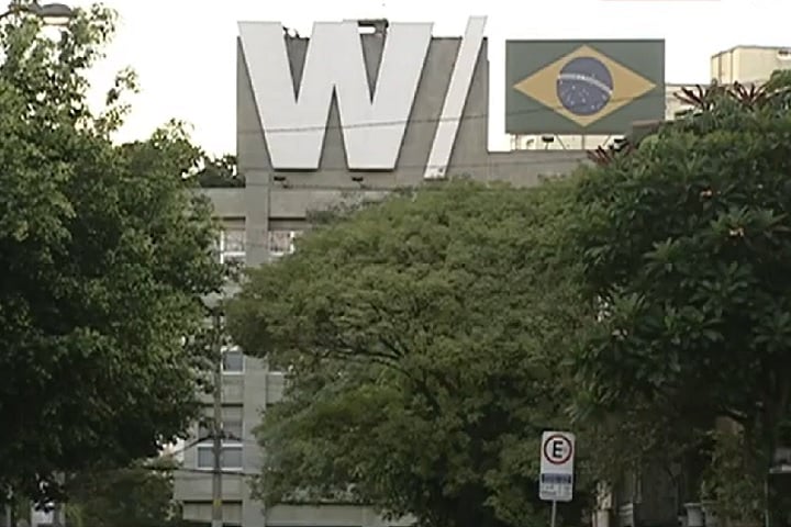 Em 1986, o publicitário fundou a agência W/Brasil, ao lado dos sócios Javier Llussá Ciuret e Gabriel Zellmeister. O nome da empresa virou até letra de música de Jorge Ben Jor, tamanho o sucesso.