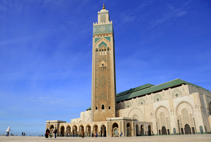 Mesquita Hassan II - Outra atração no Marrocos, por ser país árabe, é a tradição das belas mesquitas.  A Hassan II é a segunda maior mesquita do mundo, foi inaugurada em 1993 e tem um minarete de 200m de altura. Fica em Casablanca.  