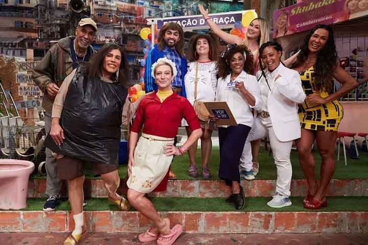 Dois anos depois, ele estreou “Tô de Graça”, em que interpreta Dona Graça, uma mulher que vive em uma comunidade e tem 14 filhos. 
