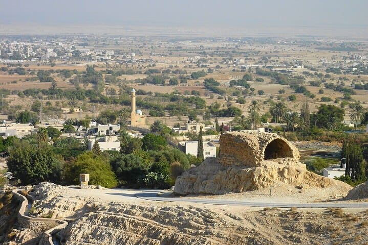 JERICÓ (Palestina) -  Estima-se que tenha 11.000 anos. Fica a 8 km do Mar Morto e a 27 km de Jerusalém. Fica 270 metros abaixo do nível do mar, sendo também a cidade mais baixa do planeta.