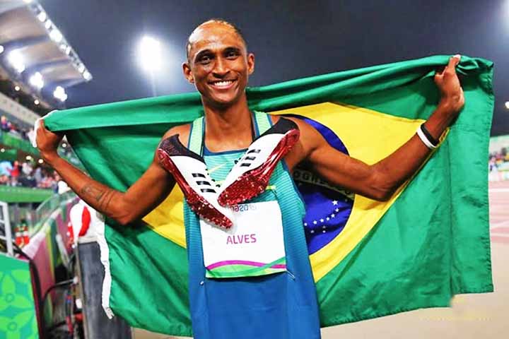 Atletismo - Nove brasileiros subiram ao pódio duas vezes na modalidade, entre eles Alison dos Santos, medalha de bronze nos 400 m com barreira nas duas últimas edições. Os outros são: Adhemar Ferreira da Silva, André Domingos, Edson Luciano, Joaquim Cruz, João do Pulo, Nelson Prudêncio, Robson Caetano e Thiago Braz. 