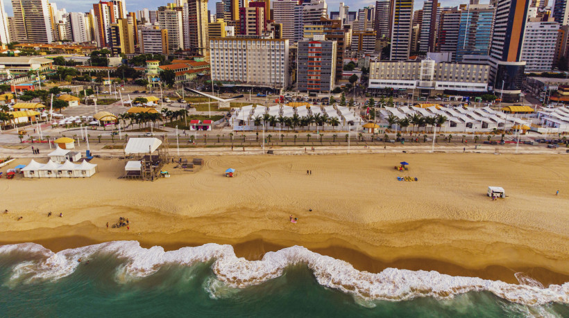 FORTALEZA,CE, BRASIL, 19.05.22:  Vista aérea da Praia do Nautico na Avnida Beira Mar   (Fotos: Fco Fontenele/O POVO).