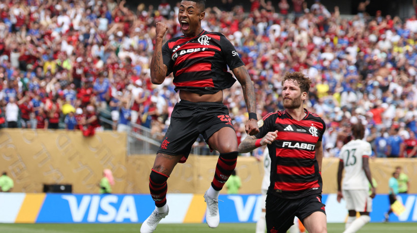 Atacante Bruno Henrique comemora gol no jogo Flamengo x Chelsea pelo Mundial de Clubes 2025