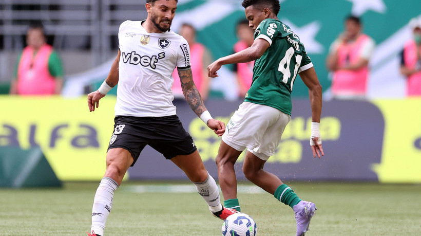Palmeiras e Botafogo se enfrentam pelo Mundial de Clubes, em busca de vaga nas quartas de final. 