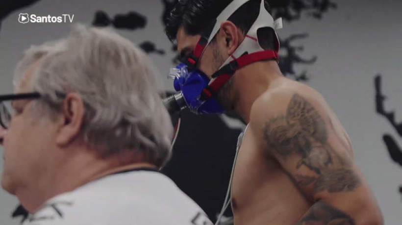 Cleber Xavier mira evolução ofensiva na reapresentação do Santos