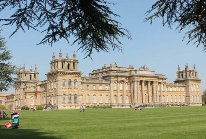Palácio de Blenheim (Oxfordshire, Reino Unido): Foi construído entre 1705 e 1722 para John Churchill, 1º Duque de Marlborough, como um presente da nação britânica.