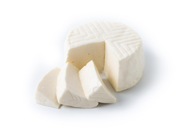 Inicialmente, a ricota era uma forma de aproveitar o soro do leite, um subproduto da produção de queijos, mas logo conquistou o consumidor. O nome vem do italiano ricotta, que significa recozido, referindo-se ao processo de cozedura do soro do leite. 