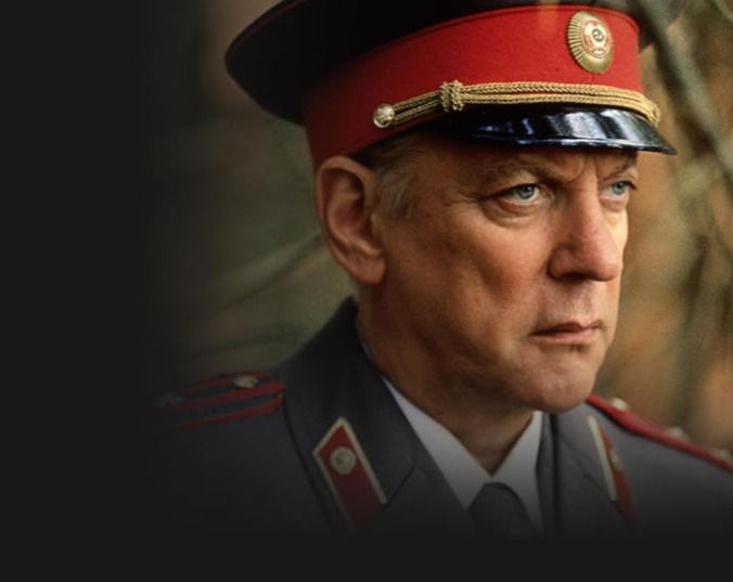 Cidadão X (1997) mostra o soviético Andrei Romanovich Chikatilo, conhecido como Açougueiro de Rostov.  Confessou o assassinato de 53 pessoas entre 1978 e 1990. Foi condenado à morte (com um tiro), em 1994, aos 57 anos. 