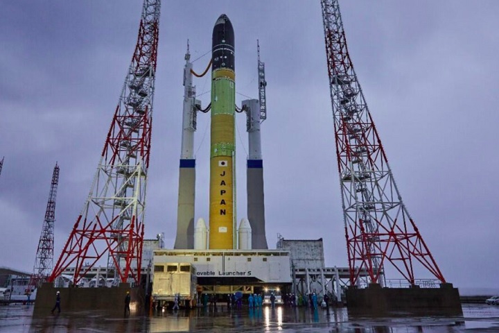 Enquanto isso, a agência espacial japonesa JAXA segue uma estratégia diferente, focando em foguetes descartáveis como o modelo H3 para competir no mercado de lançamento de satélites.