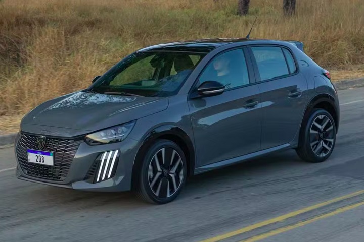 Outros dos mais acessíveis da lista — e com um dos designs mais arrojados —, o Peugeot 208 também é um dos mais econômicos em circulação no Brasil.