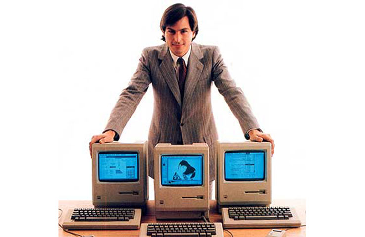 Nos anos 1980, a Apple continuou a inovar com o lançamento do Macintosh (1984), o primeiro computador com uma interface gráfica do usuário (GUI) e mouse a ser comercializado com sucesso. 
