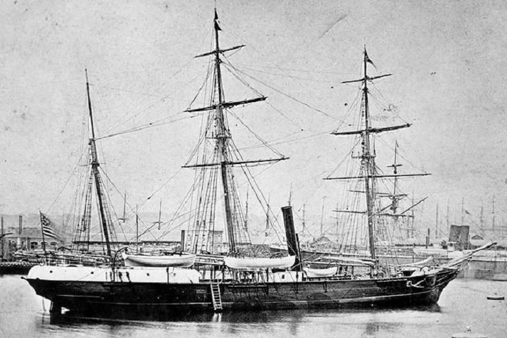 Descoberta em 1881 pela expedição americana liderada por George W. De Long, a bordo do navio USS Jeannette, a ilha foi nomeada em homenagem à embarcação.