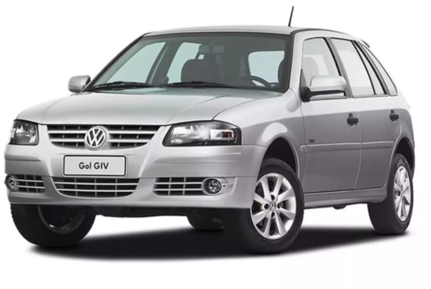 Volkswagen Gol 2013 – Um dos hatches mais populares do Brasil, conhecido pela robustez e manutenção simples.  Com motor 1.0, é uma opção prática para o dia a dia.  Os preços variam entre R$ 25.100 e R$ 26.000.  