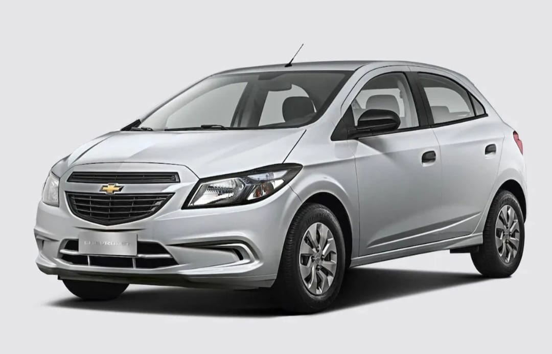 Chevrolet Onix Joy 2019 – Conhecido pelo bom desempenho e economia de combustível.  Equipado com motor 1.0 flex, é ideal para quem busca um carro prático e eficiente.  Os preços variam entre R$ 45.000 e R$ 50.000.  