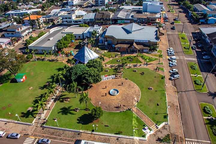 Em tempos em que muitos buscam fugir da pressa e se reconectar com ambientes mais significativos, a cidade mostra que o interior pode guardar não só tranquilidade, mas também brilho, profundidade e beleza.