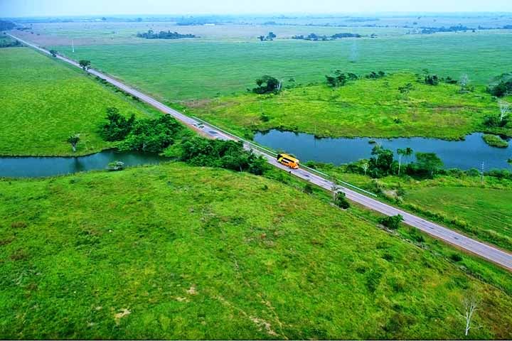 Essa linha abrange cerca de 6.200  km e dura aproximadamente 102 horas, ou seja, quase cinco dias.