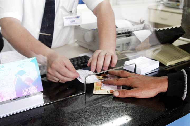 A passagem custa R$ 1.300, com saídas semanais às quintas-feiras.