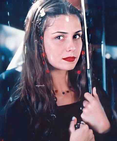 Giovanna Antonelli começou sua trajetória artística como assistente de palco de Angélica em programas como Clube da Criança na extinta Rede Manchete e no SBT.