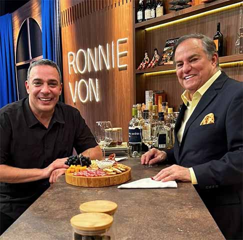 Durante 15 anos, o cantor e apresentador Ronnie Von comandou o programa Todo Seu, da TV Gazeta, que originalmente era exibido nas manhãs, mas passou a ser noturno. Entretanto, em 2019, o contrato do artista não foi renovado, em comum acordo. 