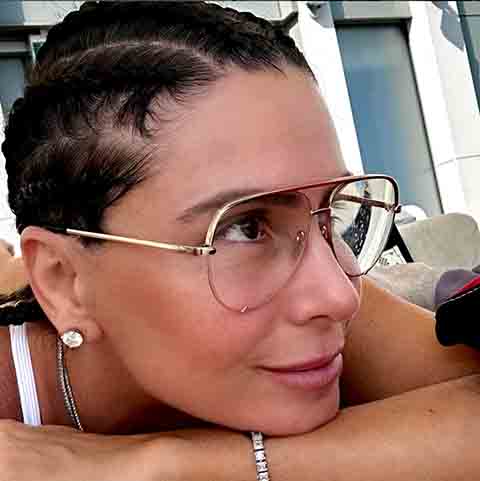 Giovanna mostrou seu lado cômico ao interpretar a atrapalhada e desajeitada Alma Jequitibá, uma das protagonistas da novela Três Irmãs, de Antônio Calmon.