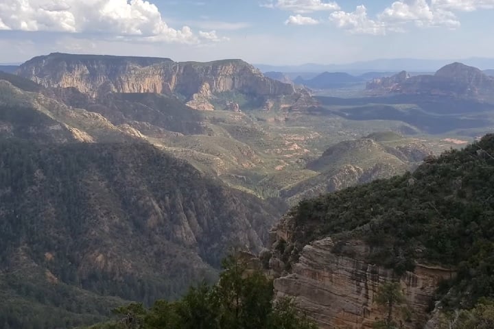 O nome foi atribuído por trilheiros e exploradores devido à sua aparência remota e à sensação de isolamento total que o local transmite.