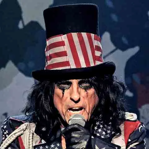 Nos anos 1970, ele ficou famoso pelas performances roqueiras originais, que impactavam e chocavam com sua estética as plateias, especialmente pelo visual gótico e as letras desbocadas.  
