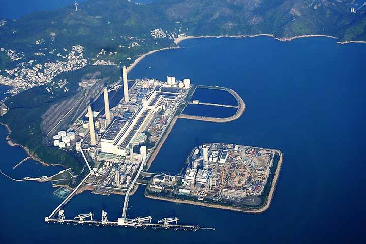 A Usina Elétrica de Lamma é a segunda maior a carvão de Hong Kong, depois da Usina de Castle Peak, com uma capacidade instalada de 3.617 MW. Ela também possui um parque solar, que chama a atenção.