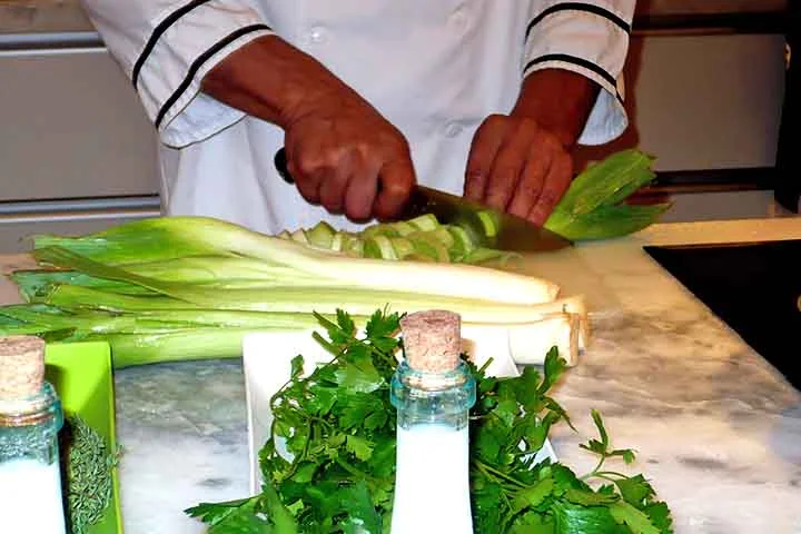 Este alimento possui vitamina A, assim como compostos antioxidantes, que ajudam a desenvolver glóbulos vermelhos e brancos saudáveis, fortalecem as defesas do organismo e previnem o surgimento de infecções.