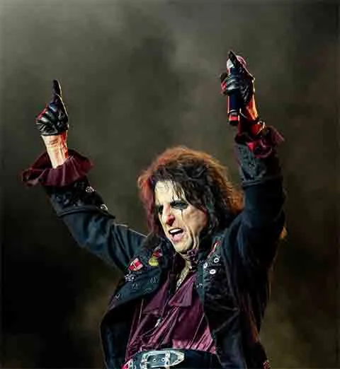 A última vez que o quarteto se reuniu em uma apresentação foi na cerimônia de inclusão da banda no Rock and Roll Hall of Fame, em 2011. 

