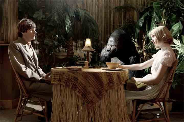 Nesta obra, o protagonista é tímido, solitário, rejeitado pela mãe e desprezado pela amada. Simon, então, tem um choque ao conhecer seu novo colega de trabalho: James. Ambos são fisicamente idênticos,  entretanto opostos na personalidade.