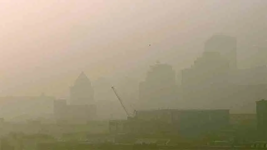 A poluição atmosférica ainda é uma preocupação, principalmente em períodos de maior atividade industrial. O tráfego intenso em horários de pico também é um desafio para quem vive ou trabalha na cidade.