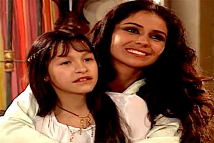 Tanto que no ano seguinte, interpretou sua primeira protagonista no horário nobre da emissora. Foi em O Clone, de Glória Perez, como a muçulmana Jade, que vivia um amor impossível por um brasileiro, em meio aos conflitos culturais e religiosos.